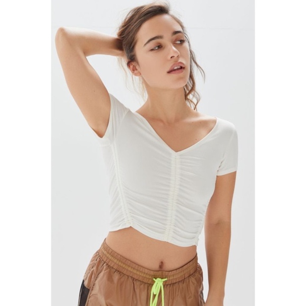 UO Zadie Ruched Short Sleeve Cropped Top